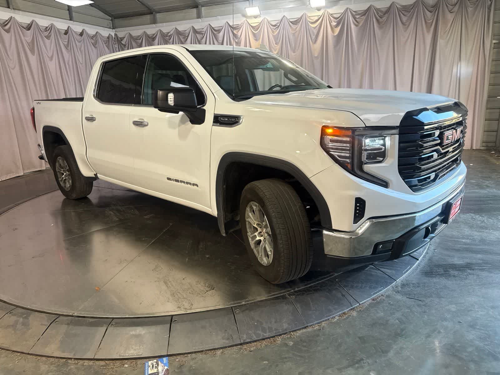 Used 2024 GMC Sierra 1500 SLT AWD/4WD image 2