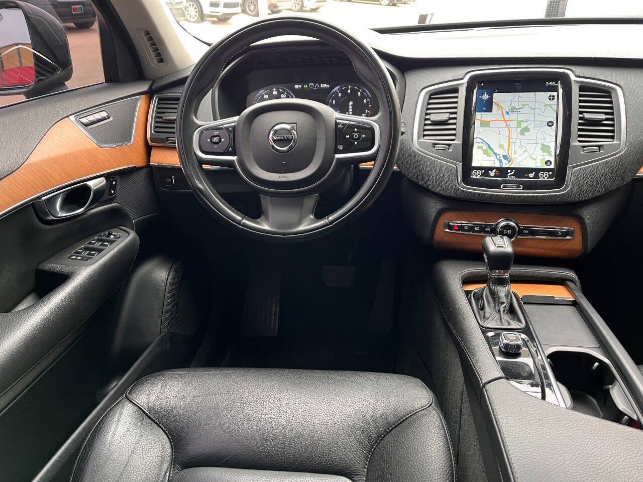 Used 2022 Volvo XC90 T6 Momentum w/ Climate Package AWD/4WD image 17