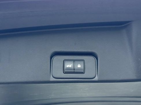 Used 2025 Nissan Rogue SV FWD image 27