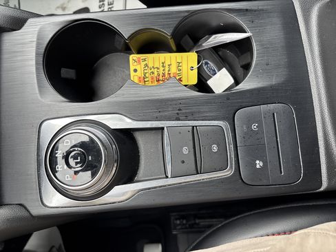 Used 2025 Ford Escape ST-Line image 24