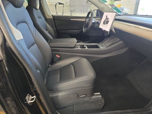 Used 2022 Tesla Model Y Long Range AWD/4WD image 7