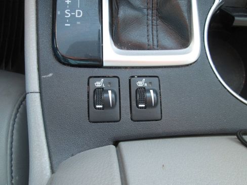 Used 2019 Toyota Highlander XLE AWD/4WD image 23