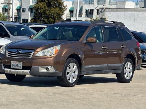 Used 2011 Subaru Outback 2.5i Limited AWD/4WD image 7