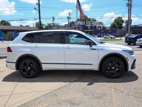 Used 2024 Volkswagen Tiguan SE R-Line AWD/4WD image 6