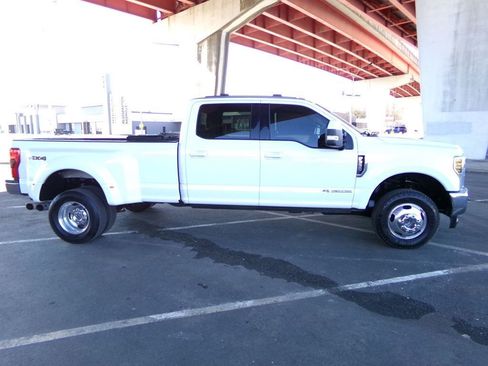 Used 2018 Ford F350 Lariat w/ Tow Technology Bundle image 5