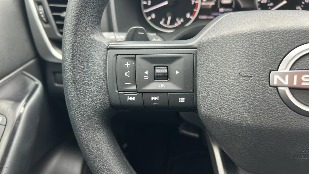 Used 2025 Nissan Rogue S FWD image 28