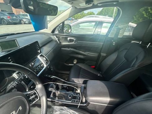 Certified 2023 Kia Sorento SX AWD/4WD image 3