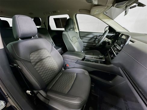 Used 2023 Nissan Pathfinder SV image 12