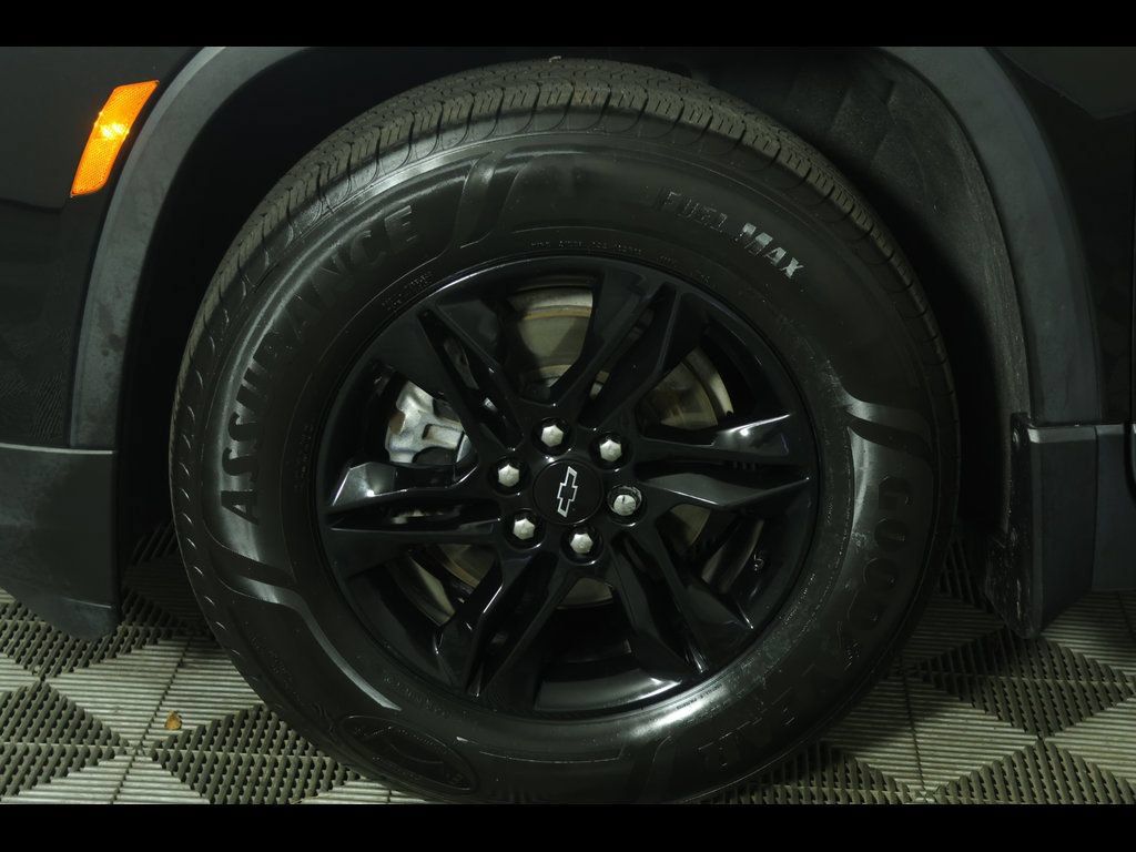 Used 2023 Chevrolet Traverse LT FWD image 12