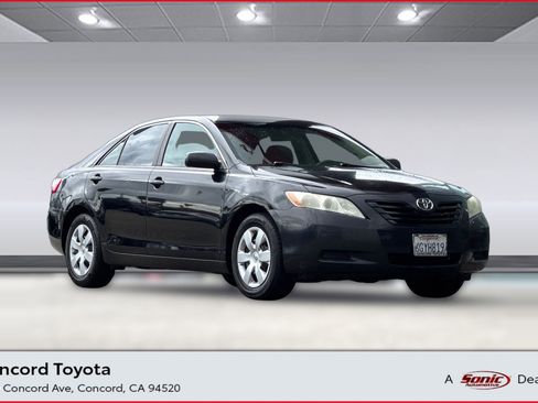 Used 2009 Toyota Camry LE image 1