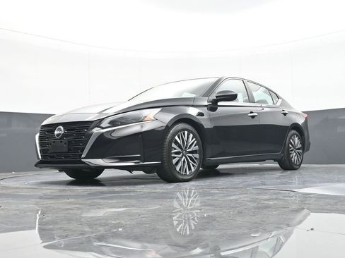Used 2024 Nissan Altima 2.5 SV image 50