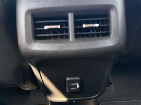 Used 2022 Chevrolet Equinox LT FWD image 12