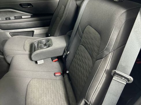 Used 2025 Nissan Pathfinder SV image 17