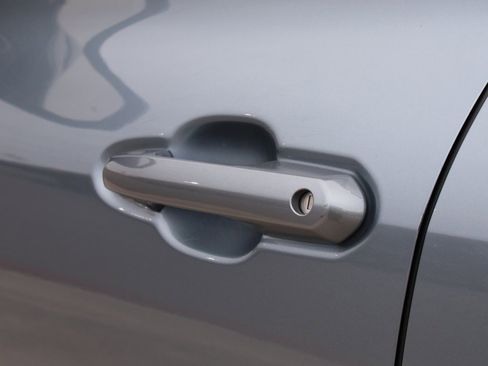 Used 2021 Toyota Highlander XLE image 20