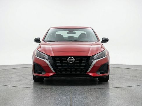 Used 2025 Nissan Altima 2.5 SR image 2