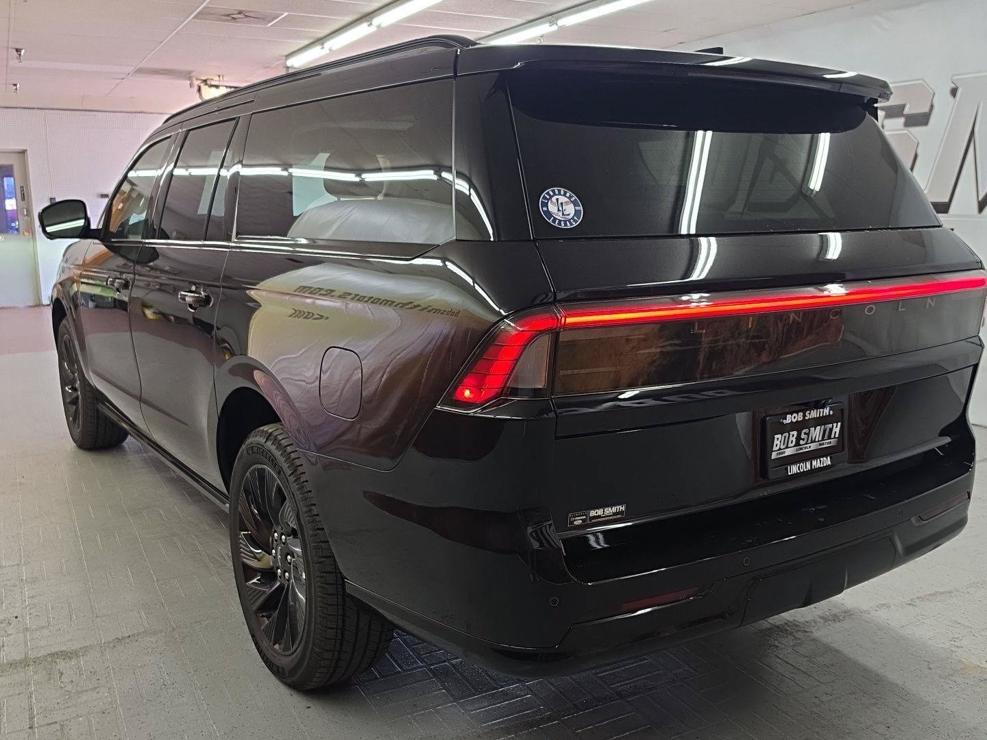 New 2027 Lincoln Navigator L Reserve w/ Jet Appearance Package AWD/4WD image 4