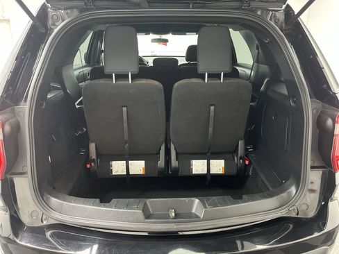 Used 2017 Ford Explorer XLT image 27
