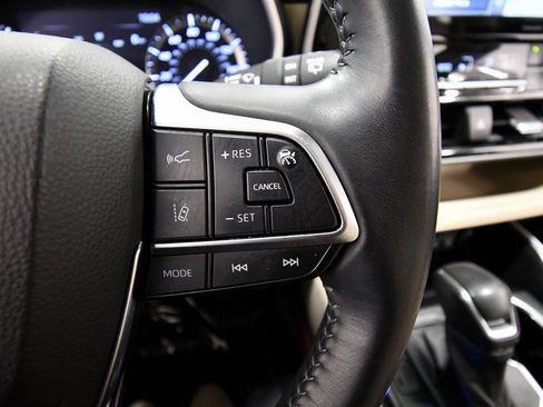 Used 2020 Toyota Highlander XLE image 22