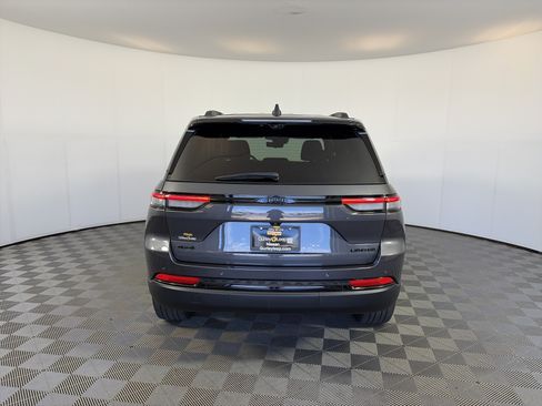 Used 2025 Jeep Grand Cherokee Limited w/ Luxury Tech Group II AWD/4WD image 9