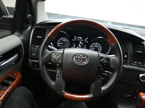 Used 2021 Toyota Sequoia Platinum RWD image 7
