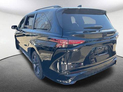 New 2026 Toyota Sienna XSE image 9