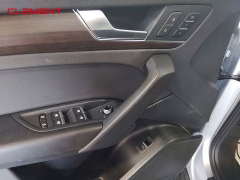 Used 2024 Audi Q5 2.0T Premium w/ Convenience Package image 25