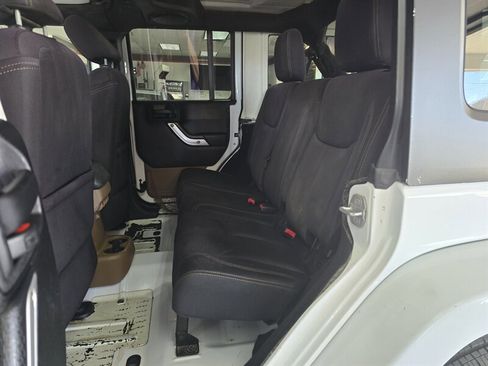 Used 2014 Jeep Wrangler Unlimited Sahara w/ Connectivity Group image 11