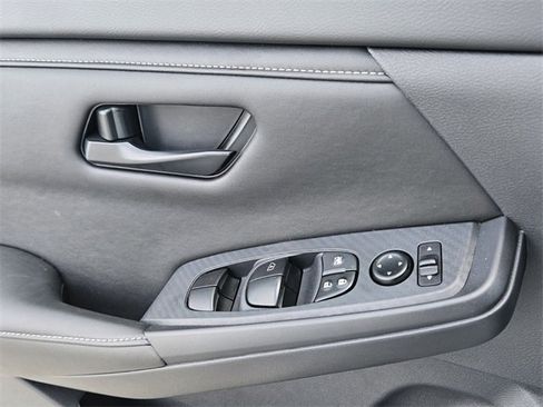 Used 2025 Nissan Sentra S image 27