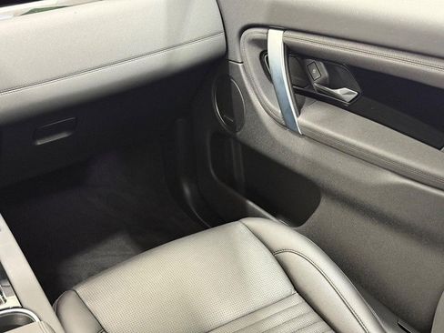 Used 2023 Land Rover Discovery Sport SE image 13