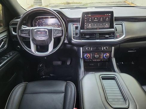 Used 2023 GMC Yukon XL SLT w/ SLT Premium Package image 19