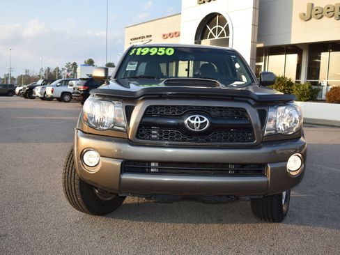 Used 2011 Toyota Tacoma PreRunner w/ TRD Sport Pkg image 4