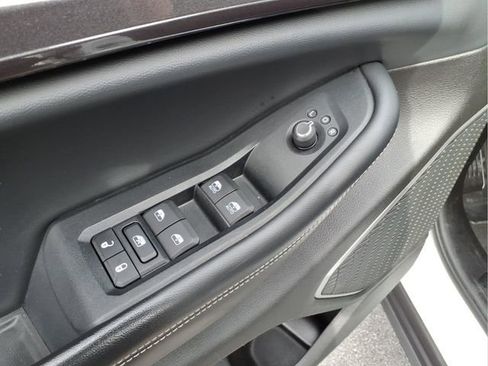 Used 2022 Jeep Grand Cherokee L Laredo w/ Luxury Tech Group I image 21