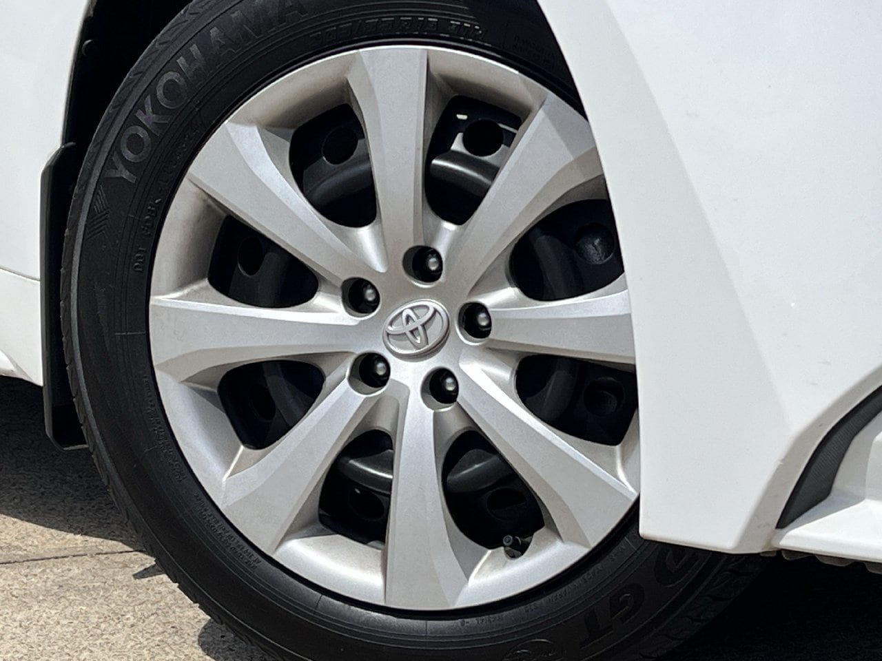 Used 2025 Toyota Corolla LE FWD image 27