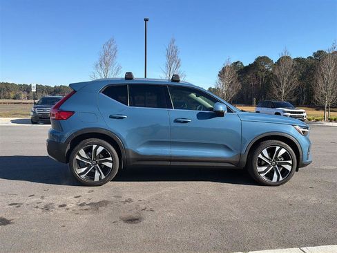 Used 2023 Volvo XC40 B5 Plus w/ Protection Package Premier image 8