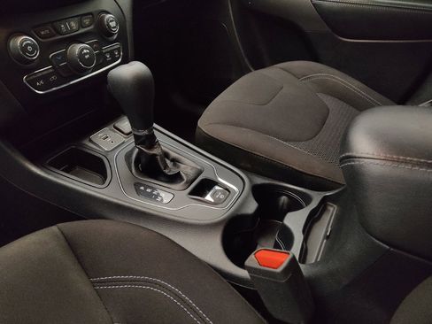 Used 2019 Jeep Cherokee Latitude w/ Popular Appearance Group image 26