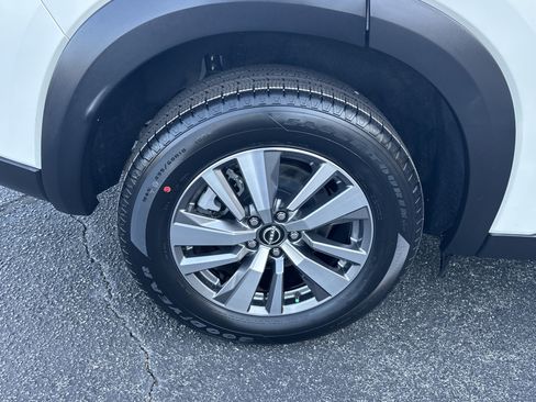 Used 2022 Nissan Pathfinder SL w/ Cargo Package image 19