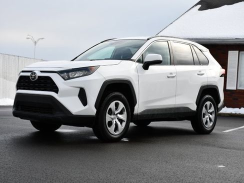 Used 2020 Toyota RAV4 LE image 3