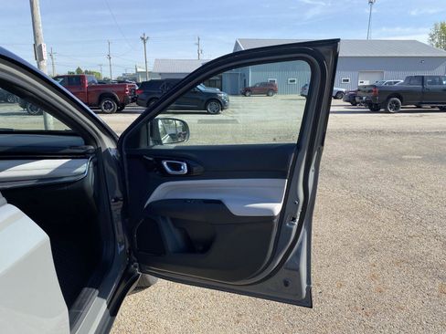 Used 2023 Jeep Compass Limited AWD/4WD image 35