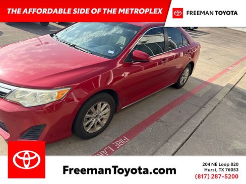 Used 2012 Toyota Camry LE FWD image 1