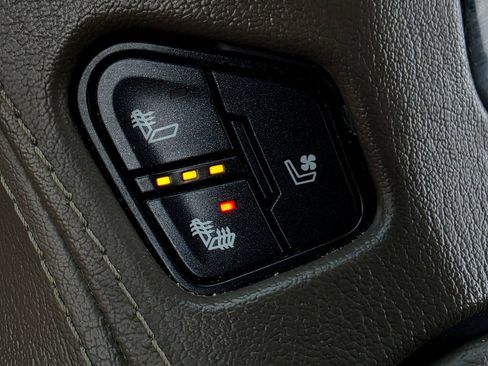 Used 2017 GMC Yukon Denali AWD/4WD image 47