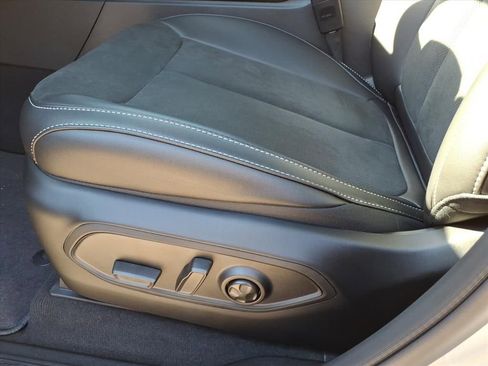 New 2025 Jeep Grand Cherokee L Altitude image 16