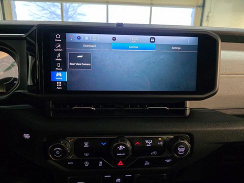 Used 2025 Jeep Gladiator Sport image 34