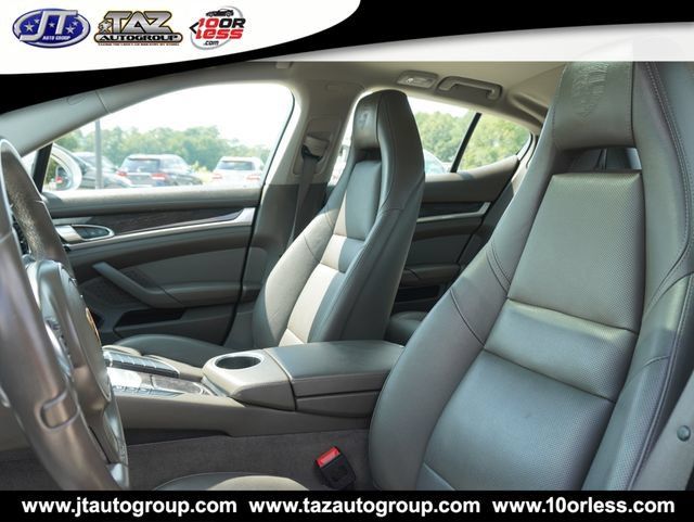Used 2016 Porsche Panamera RWD image 19