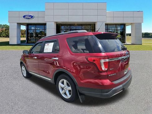 Used 2019 Ford Explorer XLT w/ Equipment Group 201A FWD image 6