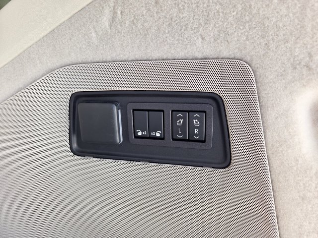 Used 2023 Cadillac Escalade Sport Platinum AWD/4WD image 11