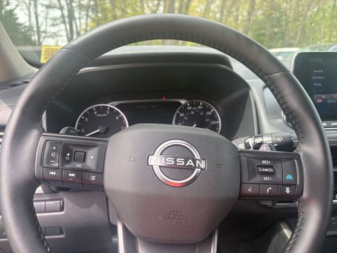 Used 2025 Nissan Rogue SV AWD/4WD image 25