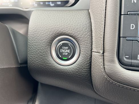 Used 2022 GMC Yukon XL Denali AWD/4WD image 33