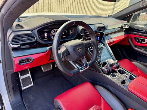 Used 2021 Lamborghini Urus AWD/4WD image 11