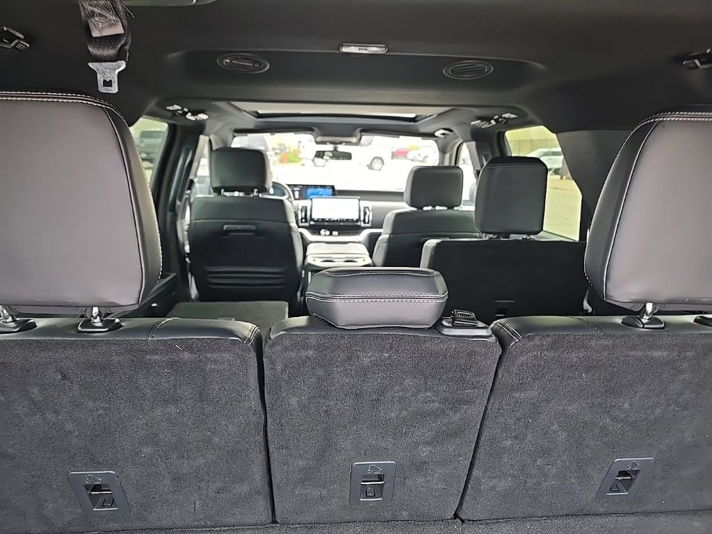 Used 2025 Ford Expedition Max Platinum w/ Stealth Appearance Package AWD/4WD image 9
