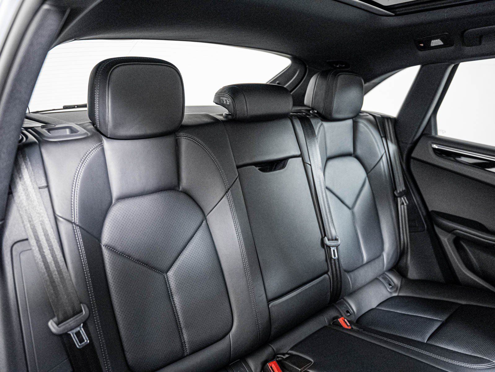 Certified 2023 Porsche Macan AWD/4WD image 6